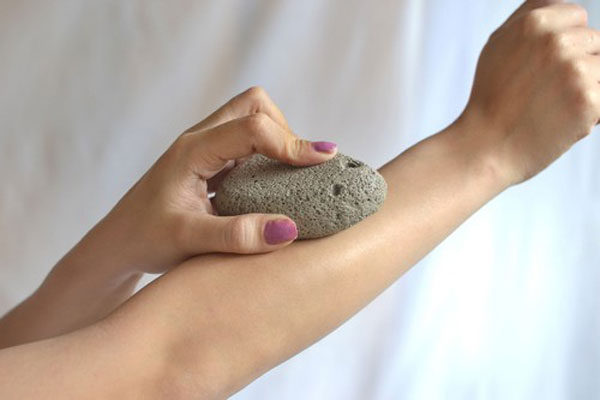 ۶ روش طبیعی و خانگی برای از بین بردن موهای زائد