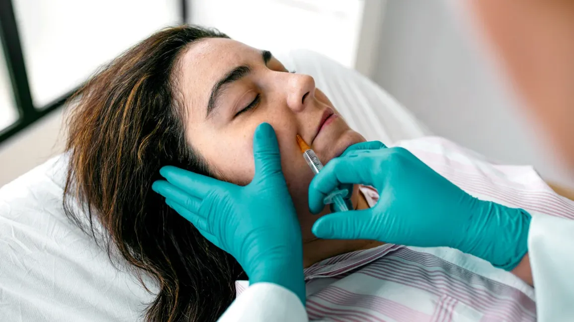 بوتاکس خط خنده چیست؟