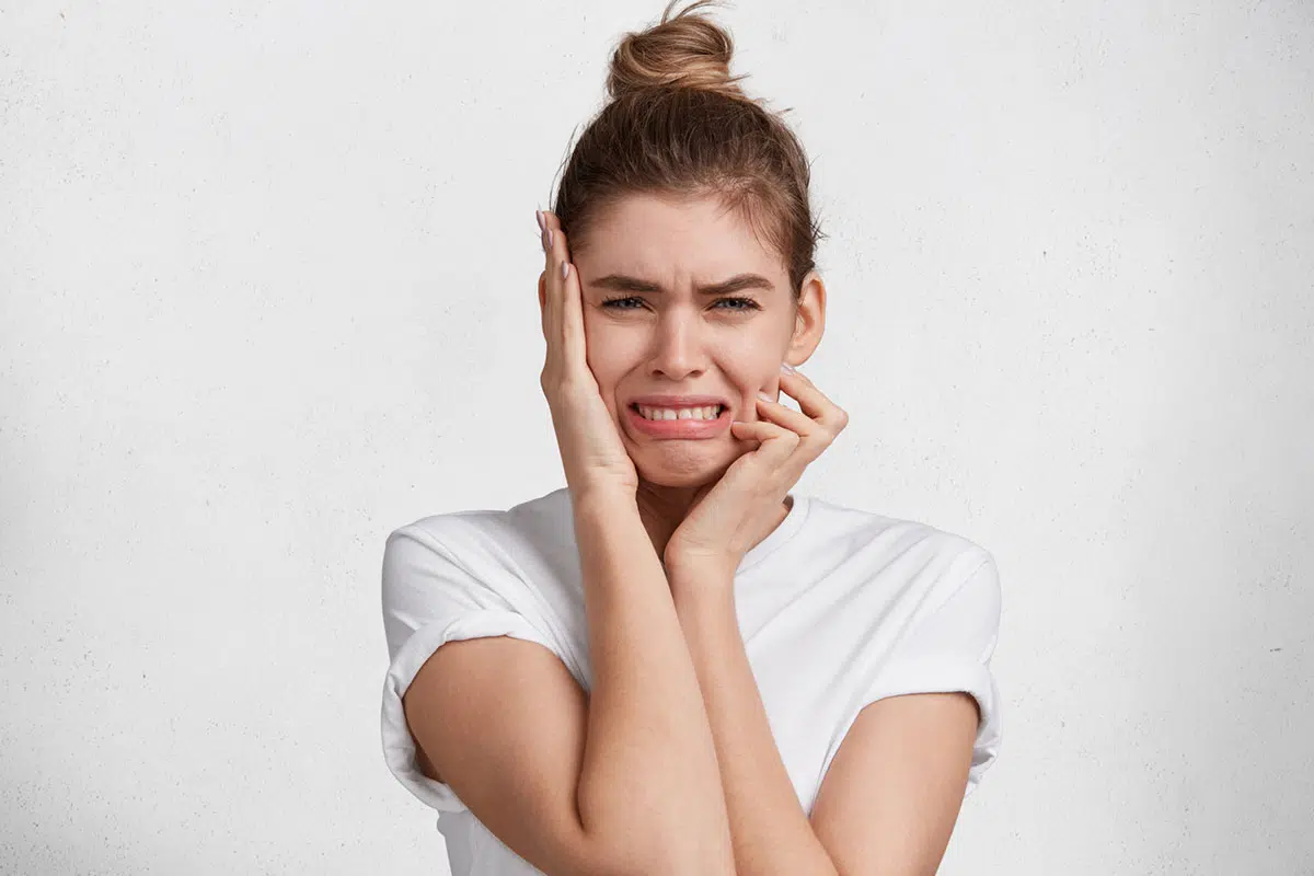 آیا لیفت صورت با نخ درد داره؟